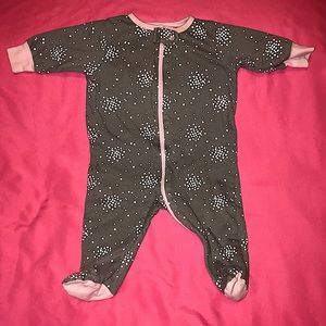 CuteToddlers footed romper/sleeper size 0 to 3 months$6